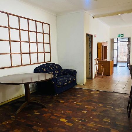 Rosebank Hostel Johannesburg Exterior foto